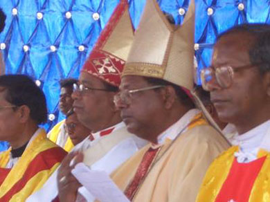 L to R: Father Stephen Raphael (half-hidden), Cardinal Telesphore Toppo, Bishop Felix Toppo, and Father Ignace Topno, S.J