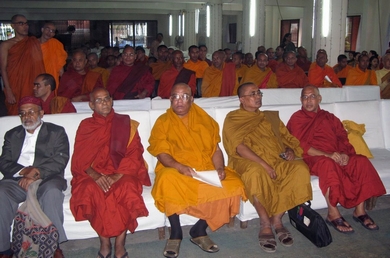 Βουδιστές μοναχοί στην τελετή