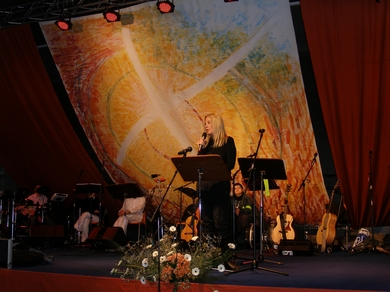 Vassula speaking at the Ecumenical Conference in Namur 2009