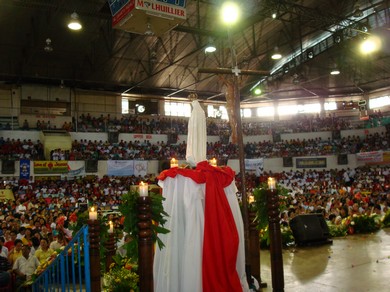 Our Lady of Fatima in the midst of the celebration