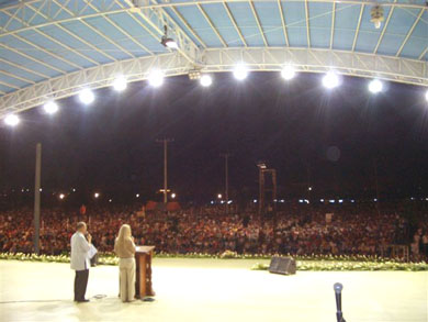 On stage in front of 400,000; Fr. Richie simultaneously translated Vassula's talk to Filipino