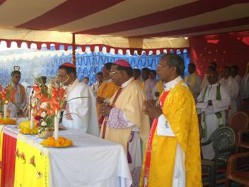 Santa Missa em Khutpani ap�s a palestra de Vassula