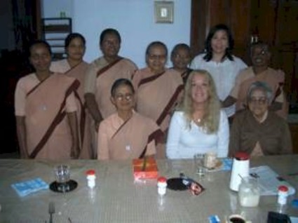 Foto de despedida no convento com as Irm�s Ursulinas de Ranchi