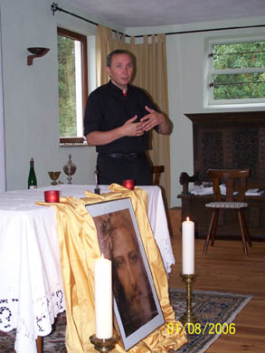 Pe. Stefan durante uma de suas palestras
