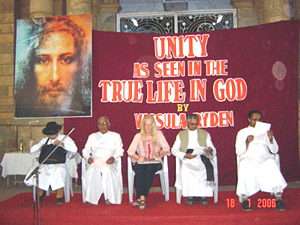 Vassula with 3 RC priests and one from CSI
(Church of
South India)