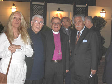 Vassula med Ärkebiskop Boutros Mouallem, Biskop av Galilen, Ärkebiskop Riah Abu El-Assal, Episcopal Kyrkan av Jerusalem och mellanöstern och Hr Akel Biltaji, Rådgivare till Kung Abdullah av Jordanien