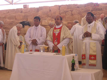 Helig mässa vid den byzantiska kyrkan i Petra, Jordanien