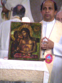 Biskup Anil Vouto, ikony zostały pobłogosławione po Liturgii