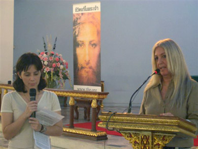 Rachel Daengsvang translates the talk in the Thai language